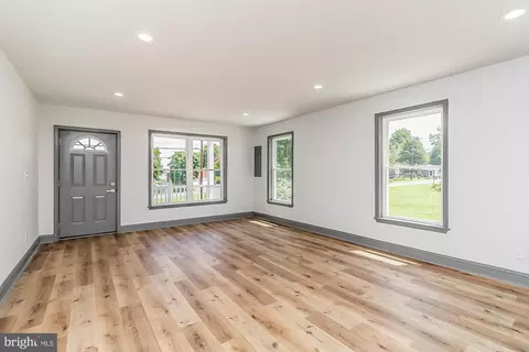 6809 Columbia Rd, Middle River, MD 21220 photo 5