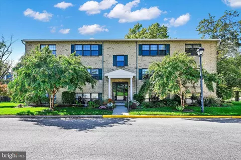 2 Smeton Pl #2B, Towson, MD 21204