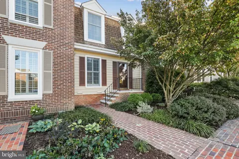 27 Parliament Ct, Baltimore, MD 21212