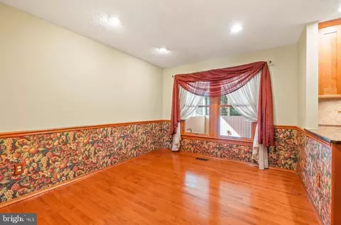 2106 Cross Trails Rd, Windsor Mill, MD 21244 photo 10