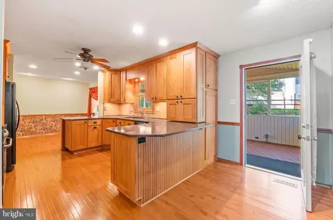 2106 Cross Trails Rd, Windsor Mill, MD 21244 photo 17