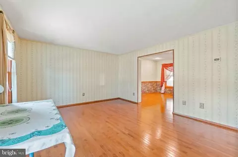 2106 Cross Trails Rd, Windsor Mill, MD 21244 photo 9