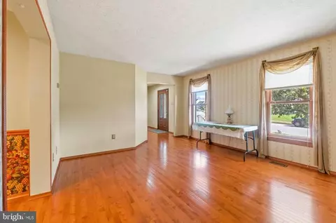 2106 Cross Trails Rd, Windsor Mill, MD 21244 photo 8