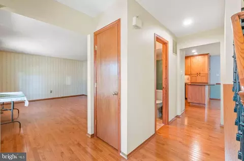 2106 Cross Trails Rd, Windsor Mill, MD 21244 photo 6