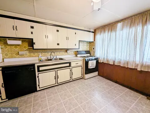 3193 Bero Rd, Halethorpe, MD 21227 photo 4
