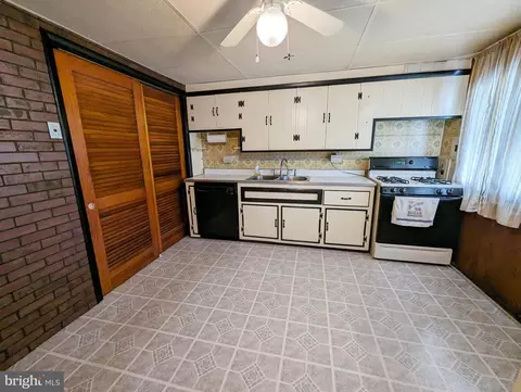 3193 Bero Rd, Halethorpe, MD 21227 photo 5