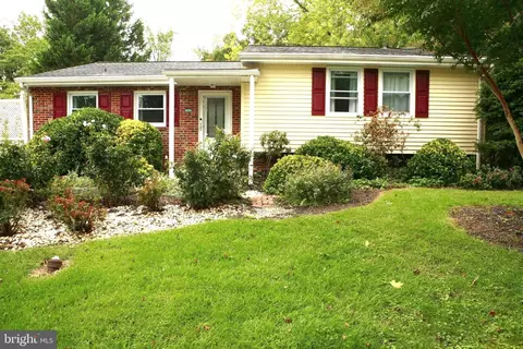 8822 Dearborn Dr, Nottingham, MD 21236