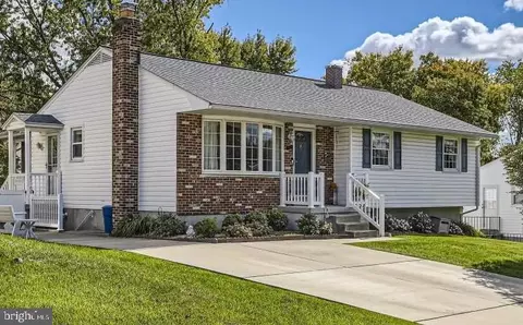 7 Dakin Ct, Parkville, MD 21234