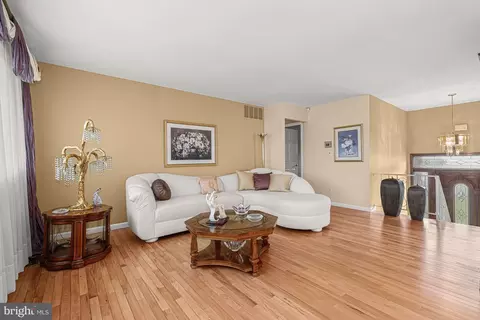 8108 Candle Ln, Rosedale, MD 21237
