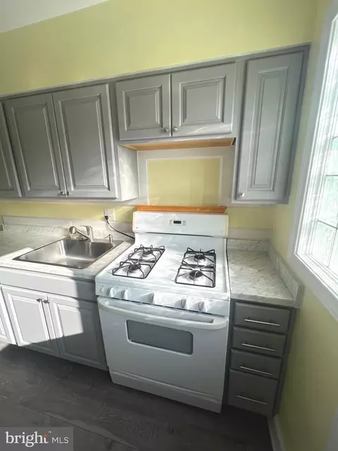 4457 Fenor Rd, Halethorpe, MD 21227 photo 3