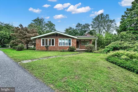 6828 Park Forrest Ln, Hydes, MD 21082 photo 2