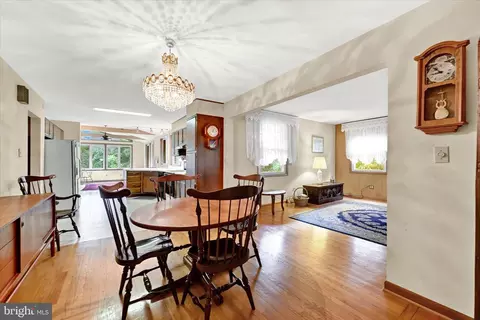 6828 Park Forrest Ln, Hydes, MD 21082 photo 6