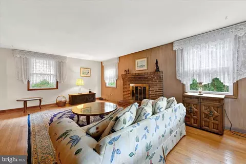 6828 Park Forrest Ln, Hydes, MD 21082 photo 5