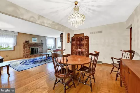 6828 Park Forrest Ln, Hydes, MD 21082 photo 7