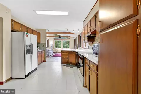 6828 Park Forrest Ln, Hydes, MD 21082 photo 8