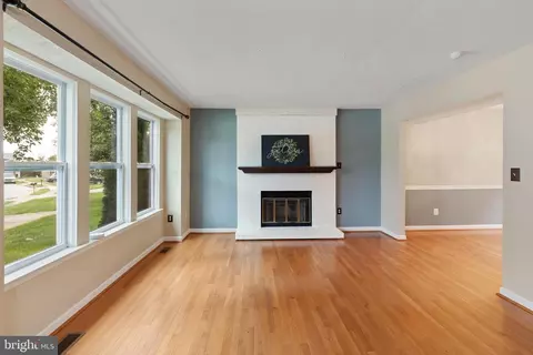 10 Malus Ct, Gwynn Oak, MD 21207 photo 3