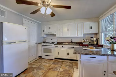 941 Imperial, Halethorpe, MD 21227 photo 10