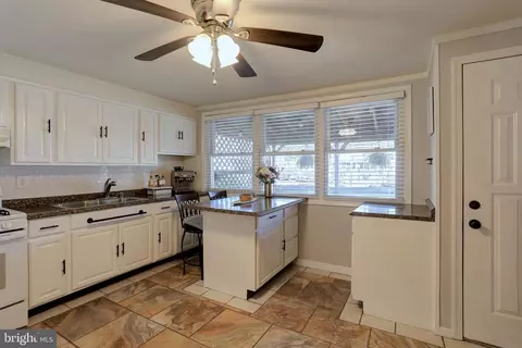 941 Imperial, Halethorpe, MD 21227 photo 9