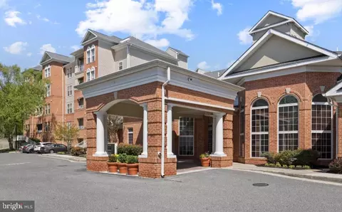 400 Symphony Cir #418H, Cockeysville, MD 21030