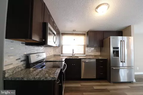 137 Rodeo Cir, Middle River, MD 21220 photo 3