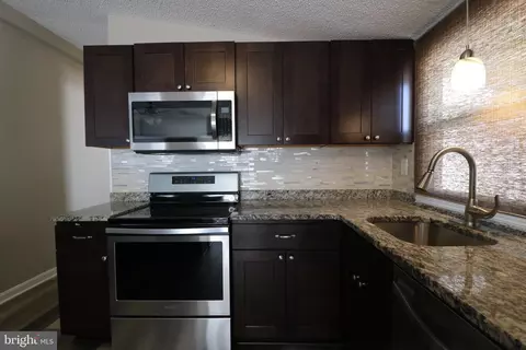 137 Rodeo Cir, Middle River, MD 21220 photo 8