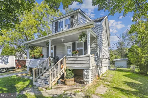 2017 Flower Ln, Halethorpe, MD 21227 photo 2