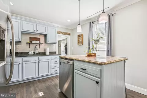 2017 Flower Ln, Halethorpe, MD 21227 photo 9