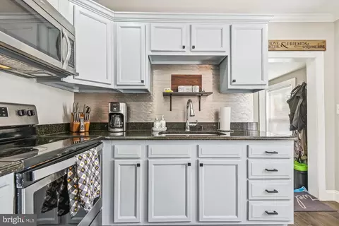 2017 Flower Ln, Halethorpe, MD 21227 photo 10