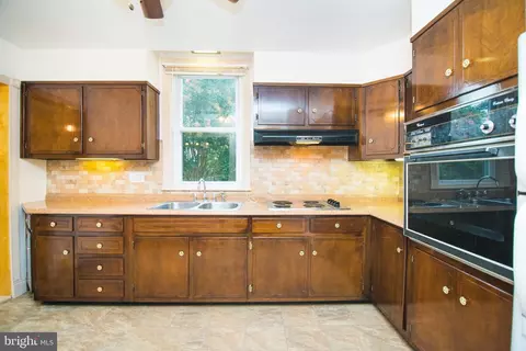 4416 Ridge Ave, Halethorpe, MD 21227 photo 11
