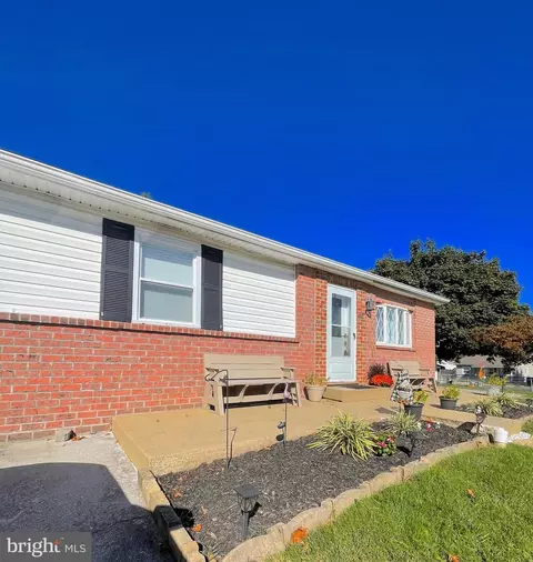 52 Longeron Dr, Middle River, MD 21220 photo 2