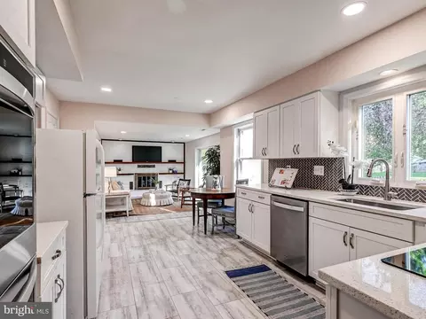 1209 W Lake Ave, Baltimore, MD 21210 photo 10