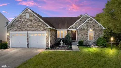 7 Bayview Ct, Essex, MD 21221