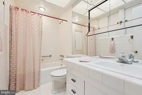 2910 Lightfoot Dr, Baltimore, MD 21209 photo 6