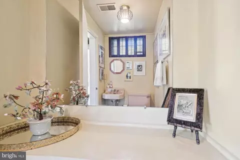 2910 Lightfoot Dr, Baltimore, MD 21209 photo 4