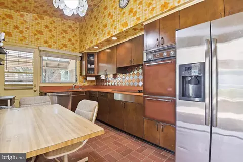 2910 Lightfoot Dr, Baltimore, MD 21209 photo 7
