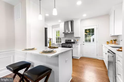 7116 Wardman Rd, Baltimore, MD 21212 photo 3