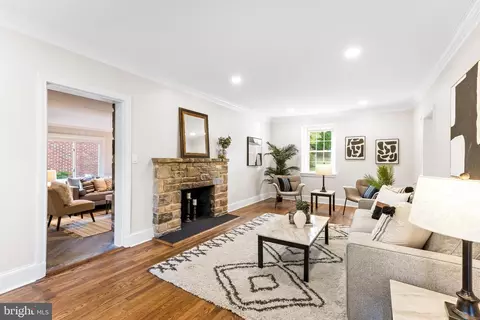 7116 Wardman Rd, Baltimore, MD 21212 photo 2