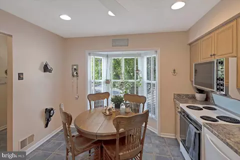 6949 Copperbend Ln, Baltimore, MD 21209 photo 5