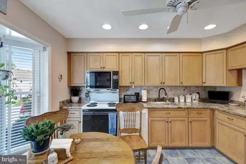 6949 Copperbend Ln, Baltimore, MD 21209 photo 3