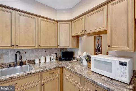 6949 Copperbend Ln, Baltimore, MD 21209 photo 4