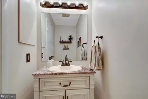 6949 Copperbend Ln, Baltimore, MD 21209 photo 7