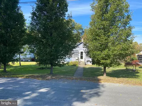 1700 Pinewood Dr, Dundalk, MD 21222
