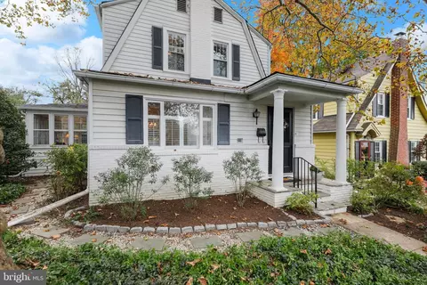 8 Lombardy Pl, Towson, MD 21204
