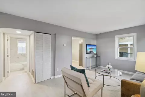 Living - 3501 Sollers Point Rd, Dundalk, MD 21222 photo 3 of 6