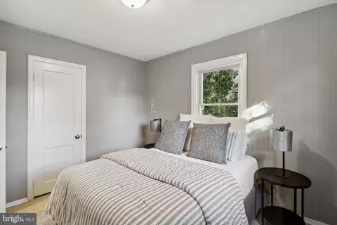 Bedroom - 3501 Sollers Point Rd, Dundalk, MD 21222 photo 2 of 6