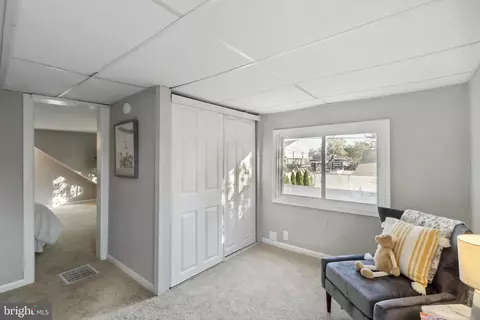 Living - 3501 Sollers Point Rd, Dundalk, MD 21222 photo 6 of 6