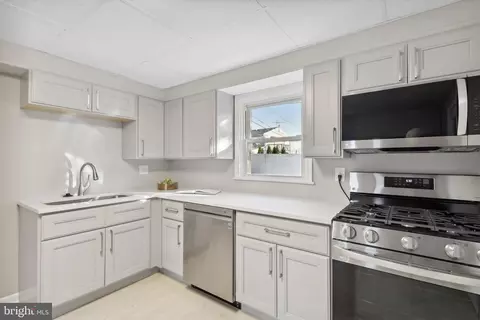 Kitchen - 3501 Sollers Point Rd, Dundalk, MD 21222 photo 3 of 3