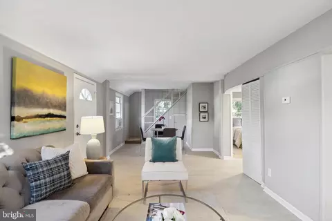 Living - 3501 Sollers Point Rd, Dundalk, MD 21222 photo 5 of 6