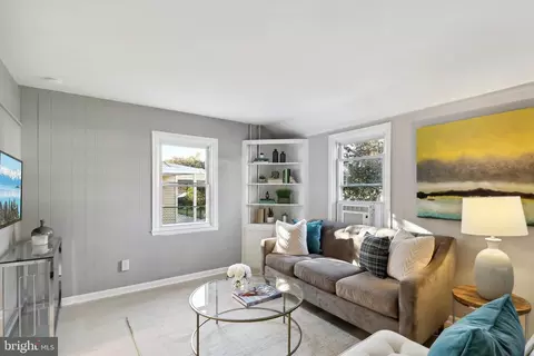 Living - 3501 Sollers Point Rd, Dundalk, MD 21222 photo 2 of 6
