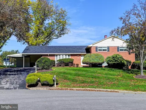 14 Oak Hollow Ct, Pikesville, MD 21208